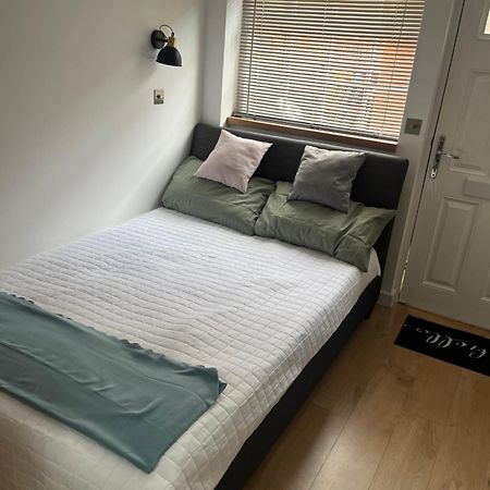 Teddington Little Gem Apartment Londra Exterior foto