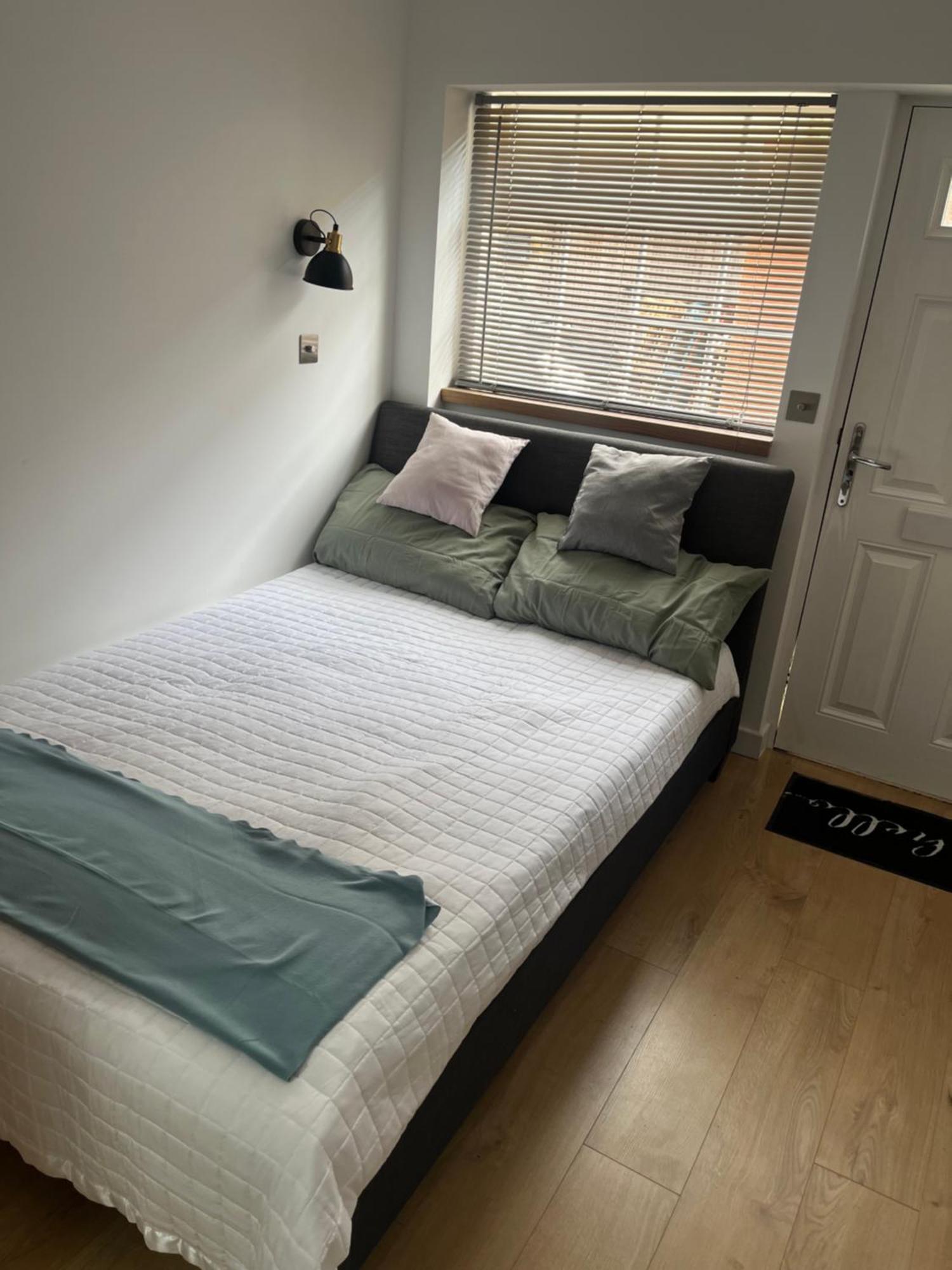 Teddington Little Gem Apartment Londra Exterior foto